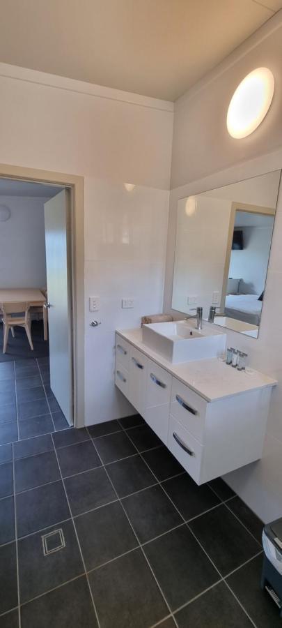 Narangba Motel Eksteriør billede